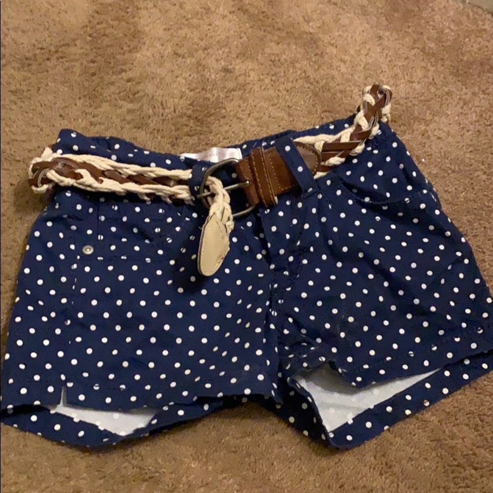 Polka dot shorts with belt